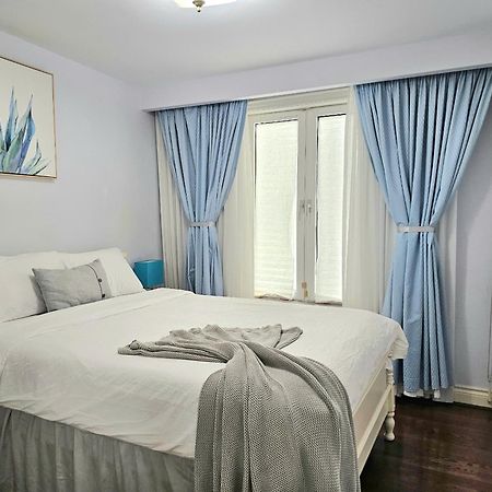 A Home Away Торонто Екстериор снимка