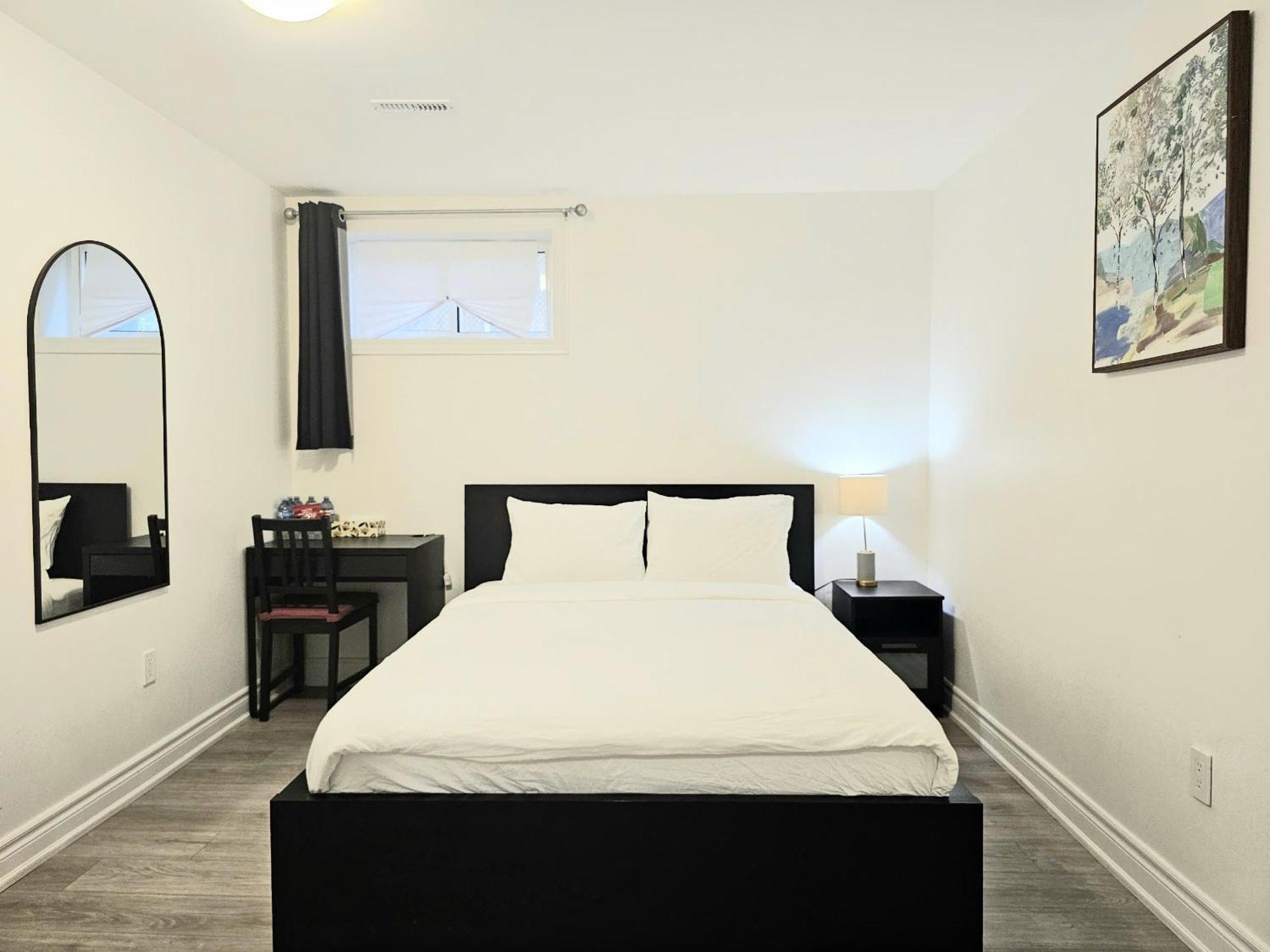 A Home Away Торонто Екстериор снимка