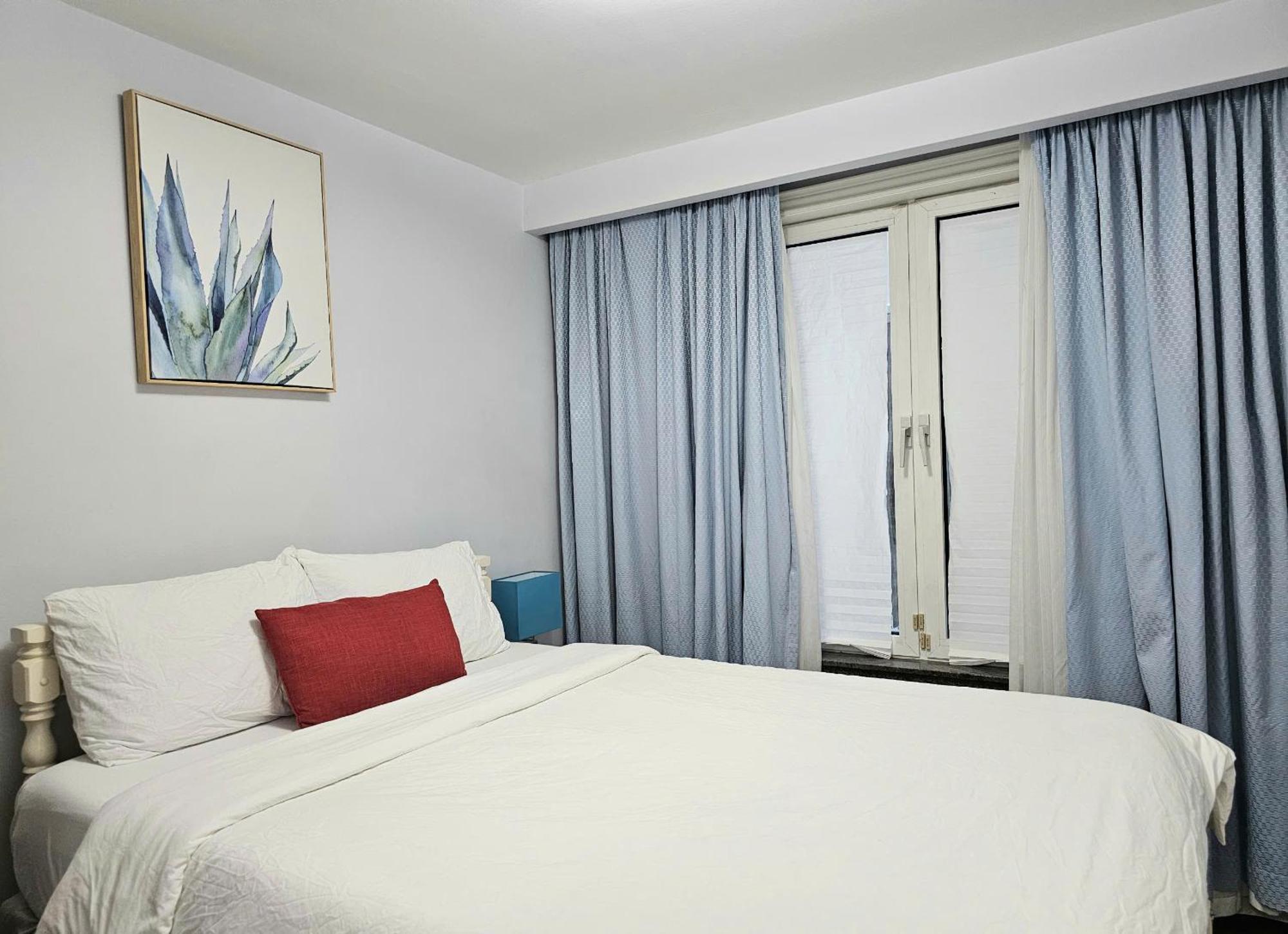 A Home Away Торонто Екстериор снимка
